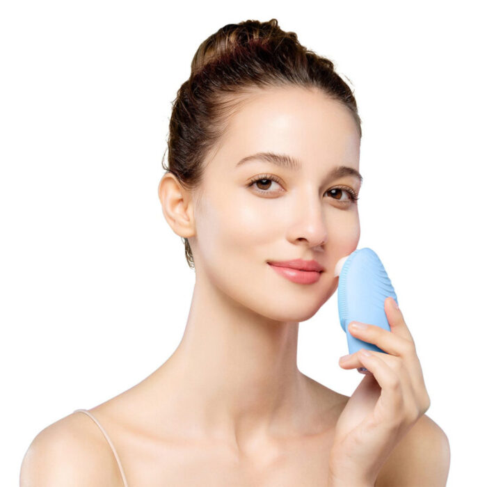 foreo lunatm 3 cleansing firming massage device for combination skin 3