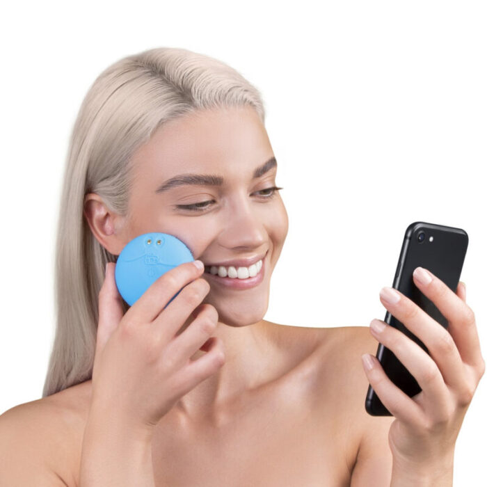 foreo lunatm fofo facial cleansing brush aquamarine 4